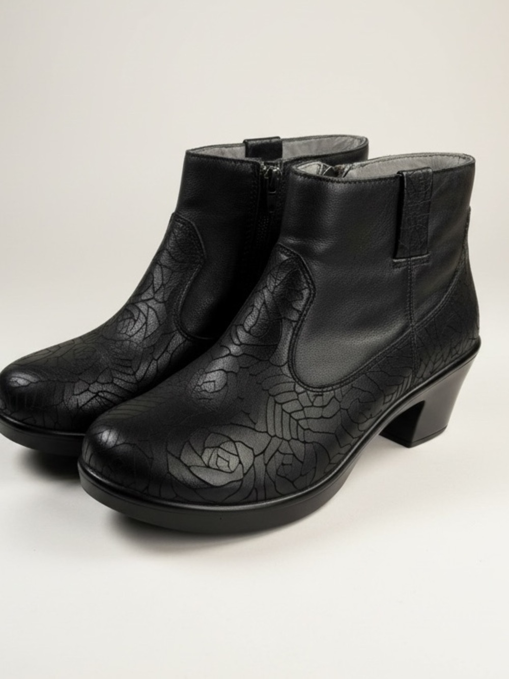 NWOB Alegria Hayden Leather Black Floral Notes Ankle Boots Size 36